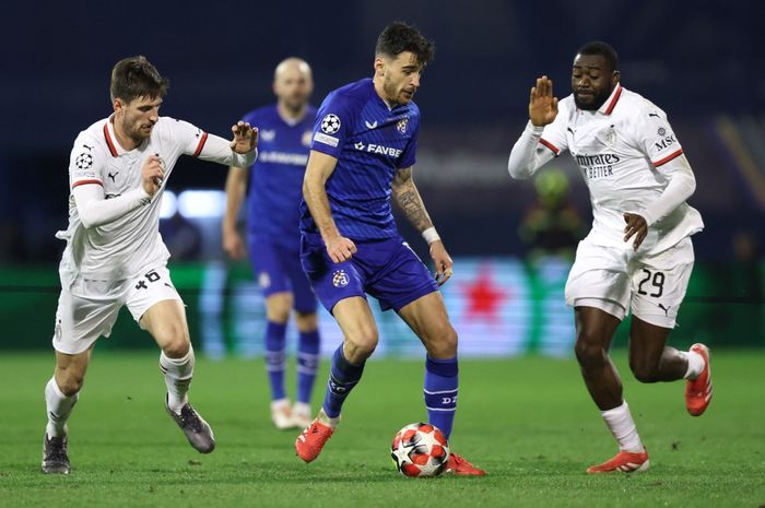Kalah 1-2 dari Dinamo Zagreb membuat AC Milan batal finis di 8 besar klasemen fase grup Liga Champions sehingga harus bermain di babak play-off.