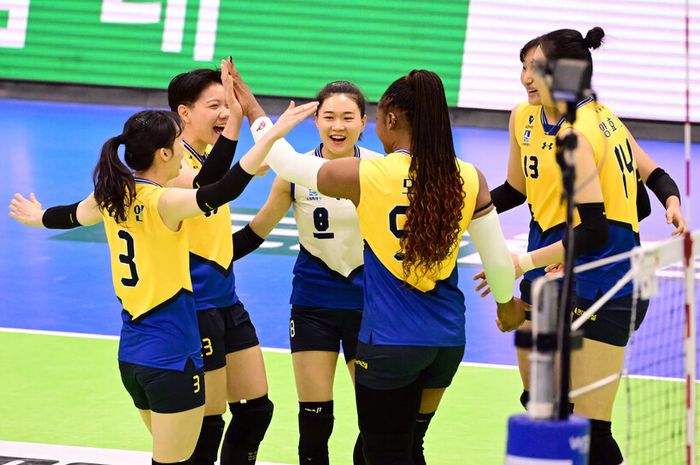 Suwon Hyundai E&amp;C Hillstate akhirnya keluar dari tren 2 kekalahan beruntun setelah menggasak Gwangju AI Peppers Savings Bank di laga putaran kelima Liga Voli Korea.