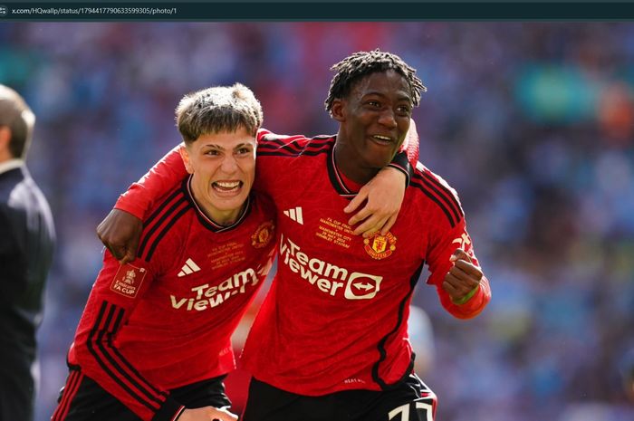 Dua wonderkid milik Manchester United, Alejandro Garnacho (kiri) dan Kobbie Mainoo (kanan).
