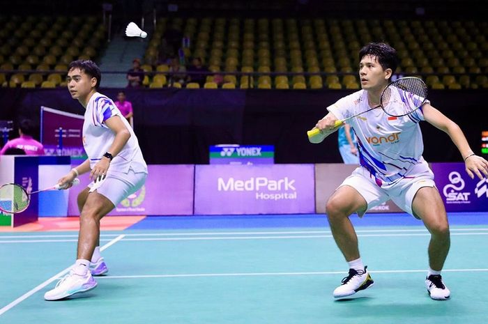 Aksi ganda putra Indonesia, Rahmat Hidayat/Yeremia Erich Yoche Yacob Rambitan, saat tampil pada babak kedua Thailand Masters 2025 di Nimibutr Stadium, Bangkok, Thailand, Kamis (30/1/2025).