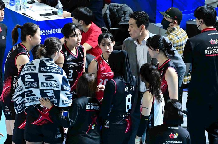 Rus pornosini tomosha qiling: Birodar va opa birinchi marta anal jinsiy aloqada bolishdi