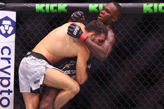 Semula ingin jadi petarung pengganti di duel Khamzat Chimaev lawan juara UFC, Dricus Du Plessis, jagoan kelas menengah, Nassordine Imavov tiba-tiba pindah haluan.