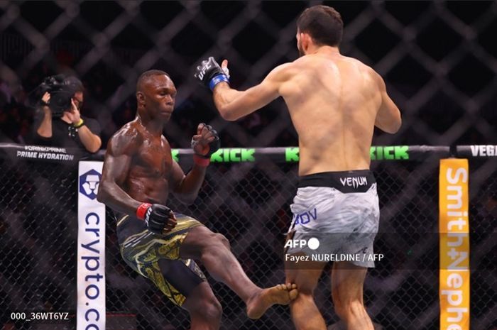 Petarung MMA, Israel Adesanya, mengungkap wacana pertarungan terbarunya usai dibuat KO kompatriot Khabib Nurmagomedov.