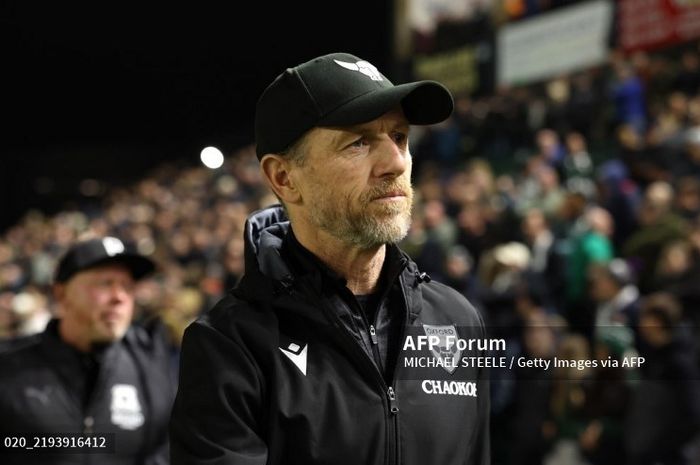 Pelatih Oxford United, Gary Rowett.