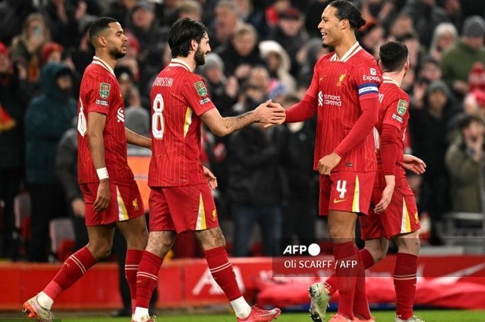 Liverpool membawa misi wajib menang di kandang Everton.