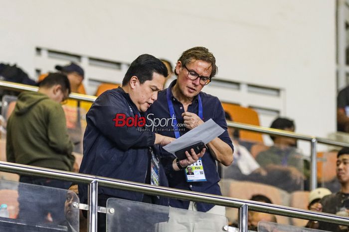 Ketua Umum PSSI, Erick Thohir (kiri), bertemu dengan Badan Tim Nasional (BTN) untuk membahas Timnas Indonesia jelang melawan Australia dan Bahrain di Kualifikasi Piala Dunia 2026.