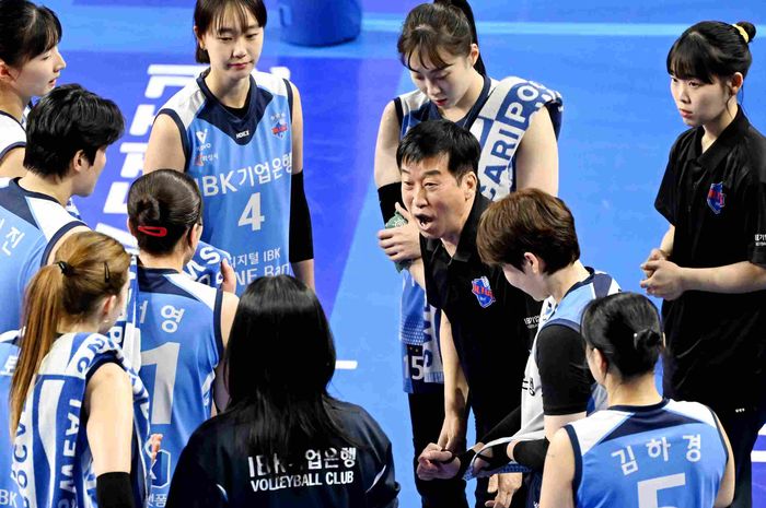 IBK Altos semakin lesu setelah gagal keluar dari tren kekalahan saat menghadapi GS Caltex Seoul KIXX di Liga Voli Korea. Tim asuhan Kim Ho-chul makin jauh dari zona playoff.