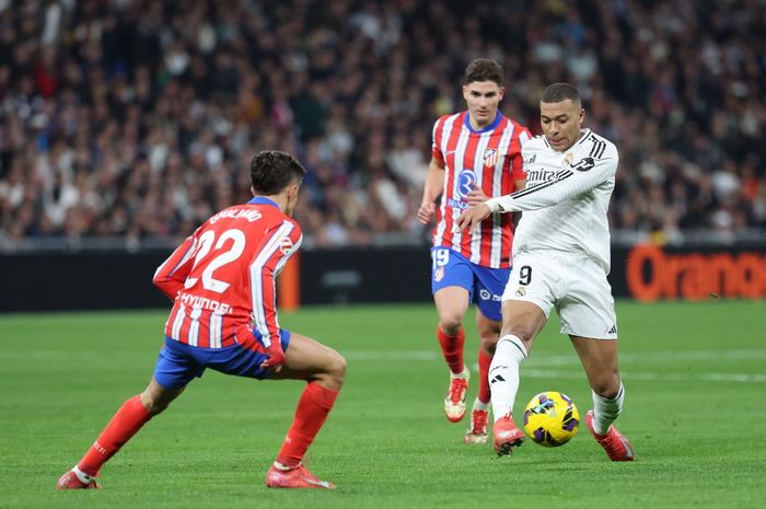 Aksi penyerang Real Madrid, Kylian Mbappe, saat bermain melawan Atletico Madrid pada jornada 23 Liga Spanyol 2024-2025 di Stadion Santiago Bernabeu, Sabtu (8/2/2025).