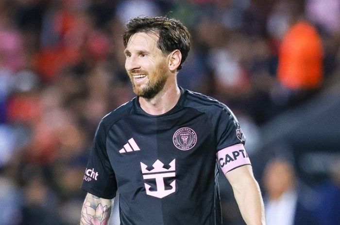 Aksi kapten Inter Miami, Lionel Messi, pada laga persahabatan melawan Olimpia di Stadion Olimpico Metropolitano, Minggu (9/2/2025).