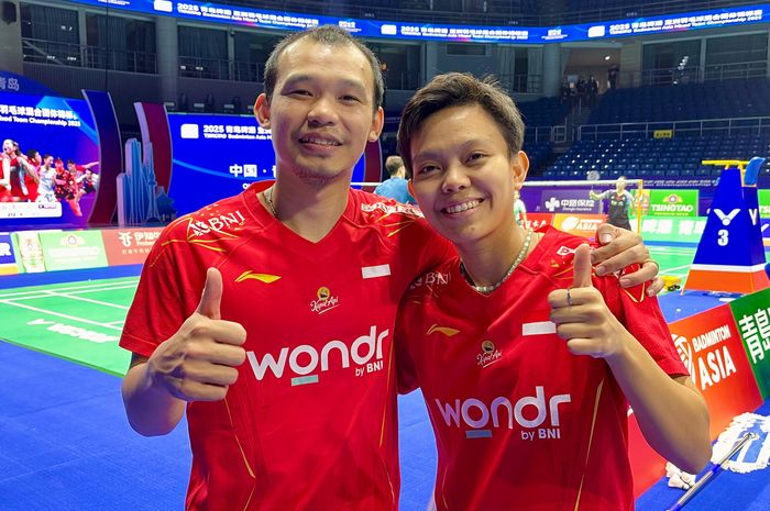 Rinov Rivaldy/Siti Fadia Silva Ramadhanti selesaikan tugas mereka dengan sempurna kala membuka perjuangan Indonesia di final Kejuaraan Beregu Campuran Asia 2025.