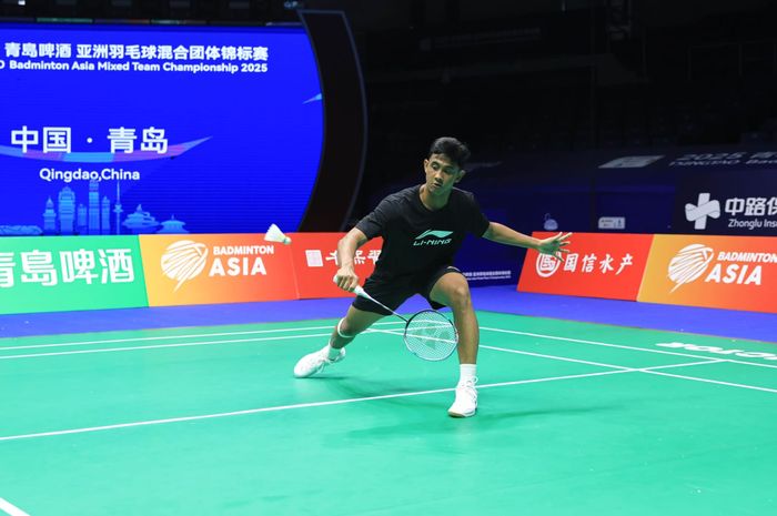 Tunggal putra Indonesia, Alwi Farhan, mengunci kemenangan saat melawan Hong Kong pada Kejuaraan Beregu Campuran Asia 2025