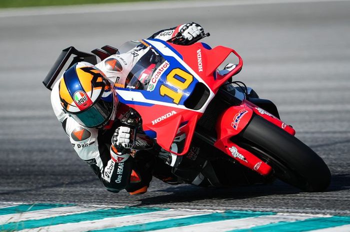 Pembalap Honda HRC Castrol, Luca Marini, tampil cepat pada beberapa jam pertama Tes Pramusim MotoGP 2025 di Sirkuit Buriram, Thailand.