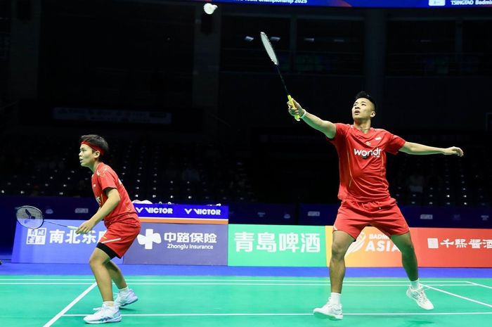 Ganda campuran Indonesia, Siti Fadia Silva Ramadhanti dan Dejan Ferdinansyah harus akui ketangguhan lawan di babak semifinal Kejuaraan Beregu Campuran Asia 2025