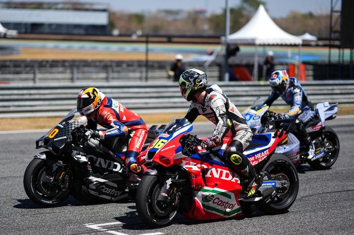 Dua pembalap Honda HRC Castrol, Joan Mir dan Luca Marini saat melakukan tes pramusim MotoGP 2025 di Sirkuit Buriram, Thailand, Kamis (13/2/2025).