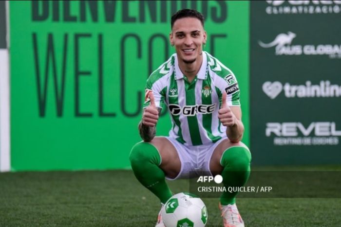 Antony saat diperkenalkan sebagai pemain baru Real Betis usai direkrut dari Man United (5/2/2025).