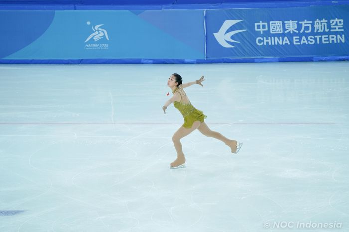 &nbsp;Atlet figure skating Indonesia, Kelly Elizabeth Supangat, saat tampil di Heilongjiang Ice Events Training Centre, Harbin, China pada Asian Winter Games 2025, Kamis (13/2/2025).