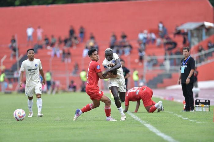 Semen Padang Vs Persita Tangerang