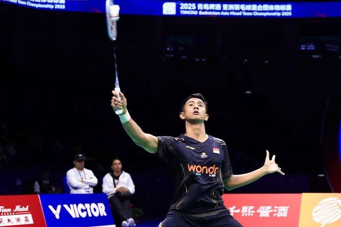 Alwi Farhan kembali berhasil menyumbang poin bagi Indonesia. Kemenangan atas lawan di level junior membawa Merah Putih menutup ketertinggalan dari Thailand di semifinal Kejuaraan Beregu Campuran Asia 2025.
