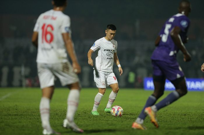 Suasana laga Persik Kediri vs Persis Solo pada pekan ke-24 Liga 1 2024/2025 di Stadion Brawijaya, Kediri, Jumat (14/2/2025)