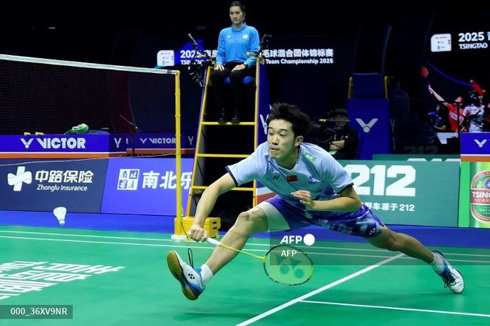 Tunggal putra China, Hu Zhe An, saat tampil pada Kejuaraan Beregu Campuran Asia 2025.