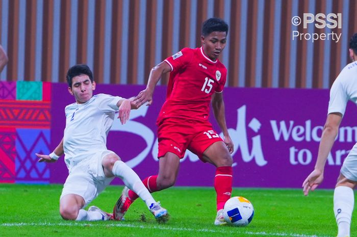 Suasana laga Timnas U-20 Indonesia vs Uzbekistan pada laga kedua Piala Asia U-20 2025 di Shenzen Youth Football Training Base Centre Stadium, Shenzen, Minggu (16/2/2025) malam WIB