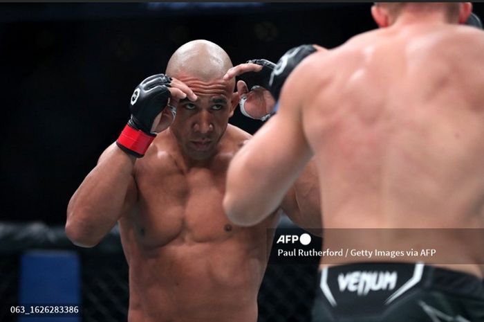 Kekuatan kepala Si Robocop, Gregory Rodrigues jadi sorotan usai dia berduel di UFC Vegas 102.