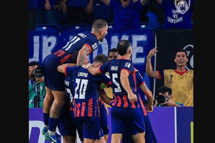 Bek timnas Indonesia, Jordi Amat, turut meloloskan Johor Darul Takzim ke babak 16 besar Liga Champions Asia (ACL Elite) 2024-2025. Bersama Buriram United, JDT wakili ASEAN di fase gugur.