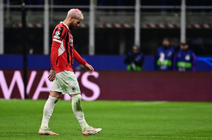 Masa depan Theo Hernandez di AC Milan kini menjadi tanda tanya besar setelah dia mengakibatkan klubnya gagal lolos ke babak 16 besar Liga Champions.