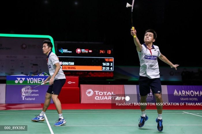 Ganda putra Malaysia, Tan Wee Kiong, saat berpasangan dengan Goh v Shem di final Thailand Open 2021, 17 Januari 2021.