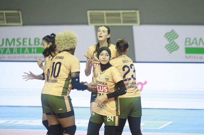 Aksi para pemain Gresik Petrokimia Pupuk Indonesia saat melawan Yogya Falcons pada lanjutan putaran kedua Proliga 2025 di Palembang, Sumatra Selatan, 22 Februari 2025.
