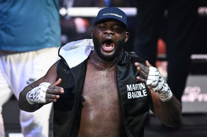 Tampil menggantikan Daniel Dubois, Martin Bakole kalah KO mengenaskan dari Joseph Parker dalam laga tinju dunia pada Minggu (23/2/2025) WIB di Riyadh, Arab Saudi.
