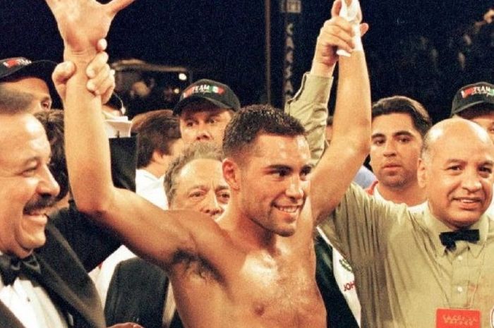 Oscar De La Hoya pernah mengalahkan petinju yang mengaku diurapi Tuhan pada 22 Mei 1999.