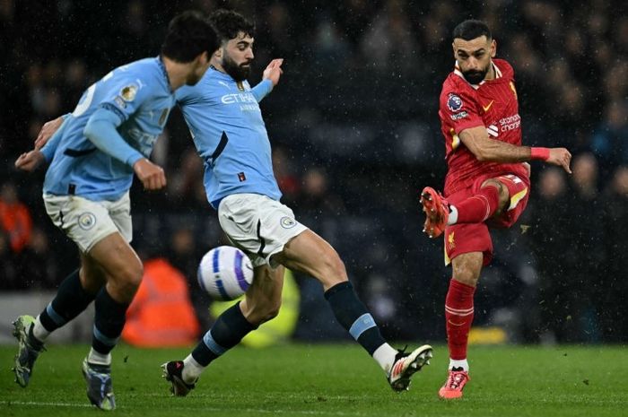 Aksi Mohamed Salah saat membantu Liverpool mengalahkan Manchester City pada lanjutan Liga Inggris 2024-2025.