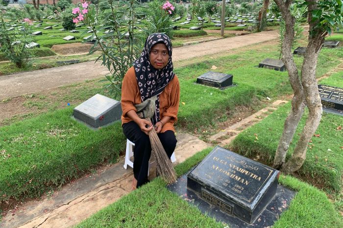 Mpok Linda, tukang sapu makam Olga Syahputra, mengaku pernah didatangi Almarhum lewat mimpi.