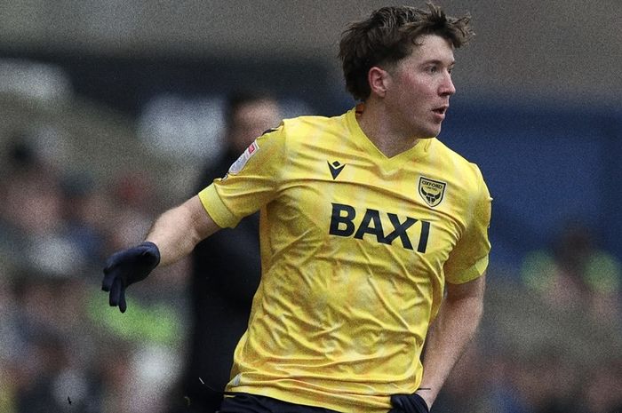 Bomber Timnas Indonesia Ole Romeny berhasil mencetak gol debutnya bersama Oxford United saat berhadapan dengan Conventry City, Sabtu (1/3/2025).