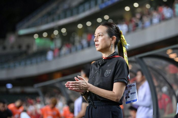 Presiden Asosiasi Sepak Bola Thailand (FAT), Madam Pang.