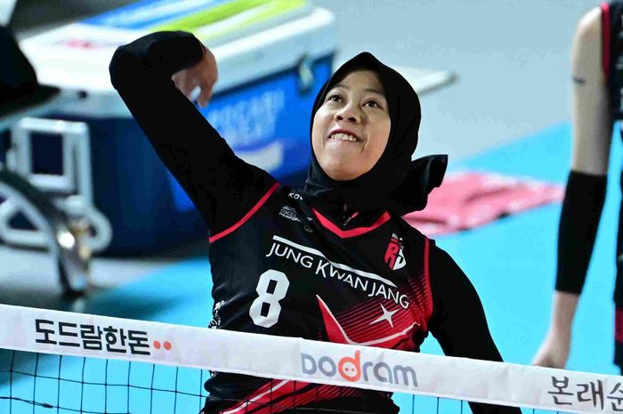 Opposite Daejeon JungKwanJang Red Sparks, Megawati Hangestri Pertiwi sedang melepaskan spike pada pertandingan Liga Voli Korea