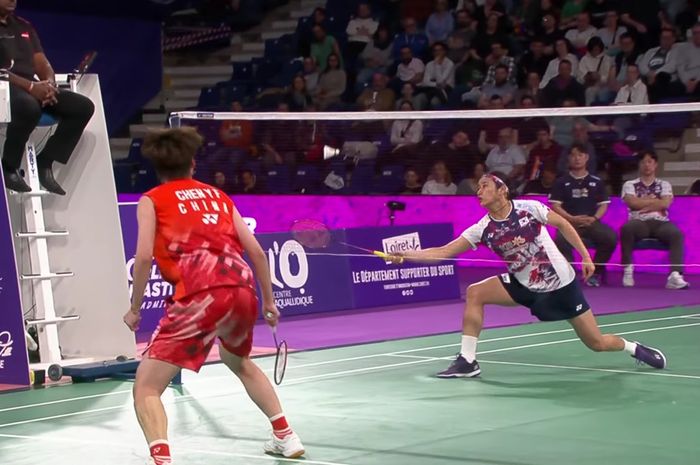 Tunggal putri Korea Selatan, An Se-young, berusaha melakukan antisipasi saat menghadapi Chen Yu Fei dari China dalam laga final Orleans Masters 2025 di Orleans, Prancis, 9 Maret 2025. 