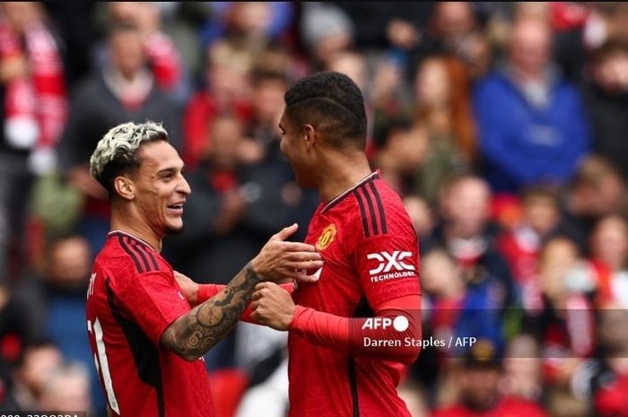 Antony (kiri) dan Casemiro disebut Sir Jim Ratcliffe sebagai pembelian terlalu mahal bagi Man United sebelum era INEOS.