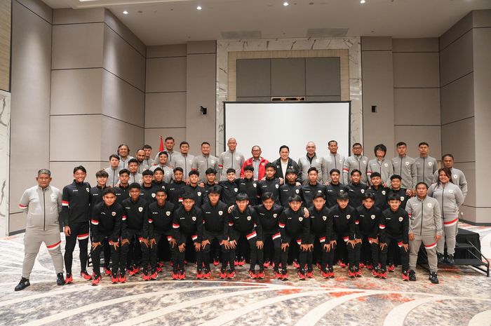 Ketua Umum PSSI, Erick Thohir, melepas timnas U-17 Indonesia ke Piala Asia U-17 2025