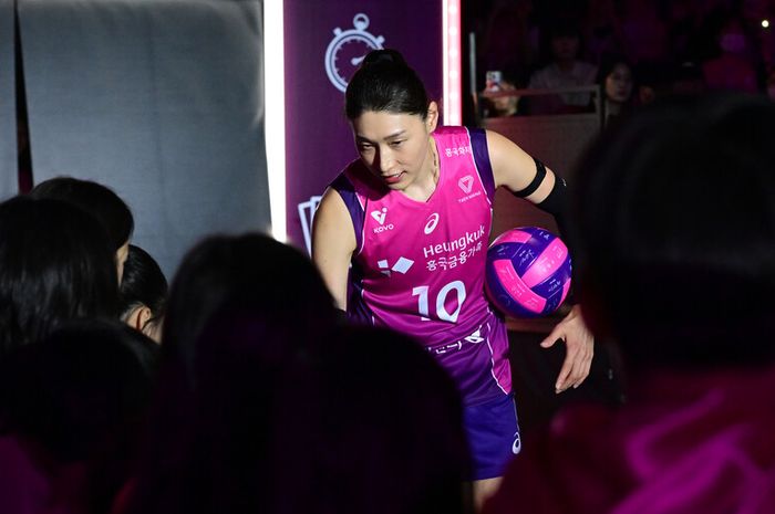 Pebola voli Incheon Heungkuk Life Pink Spiders pada laga kandang terakhir Liga Voli Korea menjelang pensiun di Samsan World Gymnasium, Sabtuu (15/3/2025).