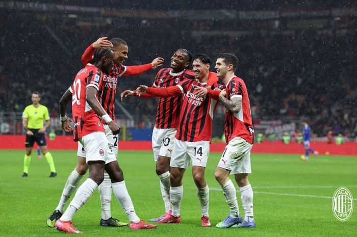 AC Milan berhasil meraih kemenangan comeback 2-1 atas Como 1907 dalam lanjutan Liga Italia 2024-2025.