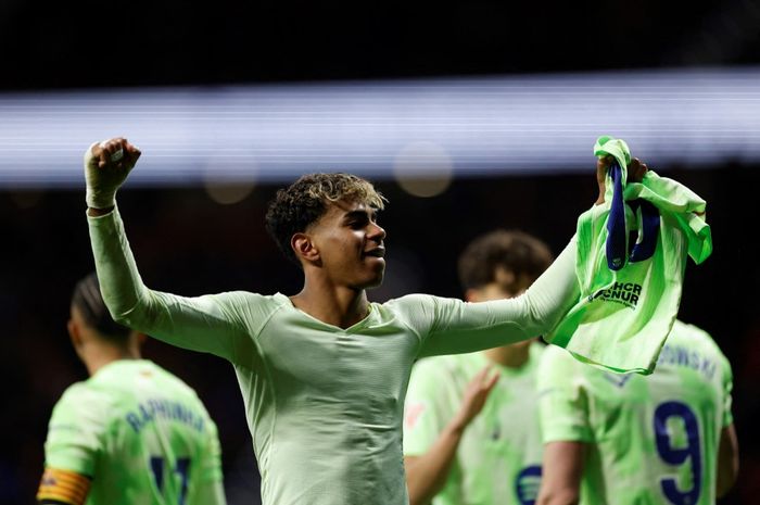 Lamine Yamal merayakan golnya untuk Barcelona ke gawang Atletico Madrid pada lanjutan Liga Spanyol di Stadion Metropolitano.