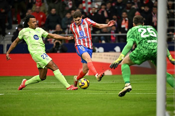 Atletico Madrid ancam Barcelona karena menggoda pemainnya, Julian Alvarez.