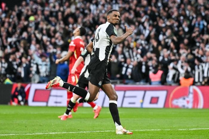 Setelah memperpanjang kontrak Mohamed Salah, Liverpool langsung ditodong Arne Slot untuk mendatangkan Alexander Isak.