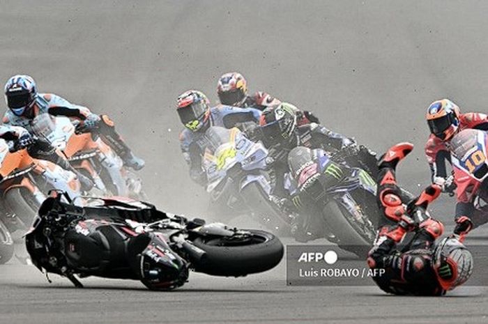 Pembalap Aprilia sekaligus murid Valentino Rossi, Marco Bezzecchi, memberikan pengakuannya usai jadi biang kerok kecelakaan saat membalap di MotoGP Argentina 2025 di Sirkuit Termas de Rio Hondo, Argentina, Senin (17/3/2025) dini hari WIB.