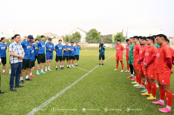 Timnas Vietnam berkumpul untuk menjalani sesi latihan sebelum melawan Timnas Kamboja di laga persahabatan.