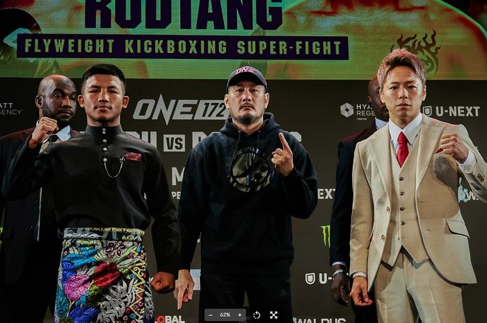 Rodtang Jitmuangnon (kiri) akan berhadapan dengan Takeru Segawa (kanan) pada laga utama ONE 172 di Saitama, Minggu (23/3/2025).