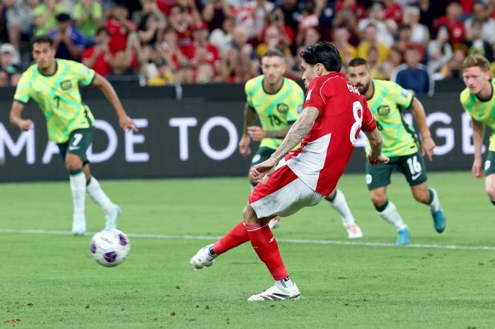 Pemain Timnas Indonesia, Kevin Diks, gagal mengeksekusi penalti ke gawang Australia, pada matchday ke-7 Kualifikasi Piala Dunia 2026 zona Asia.