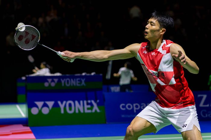 Tunggal putra Taiwan, Chou Tien Chen, saat berlaga pada babak 32 besar Swiss Open 2025 di St. Jakobshalle, Basel, Swiss, Rabu (19/3/2025).